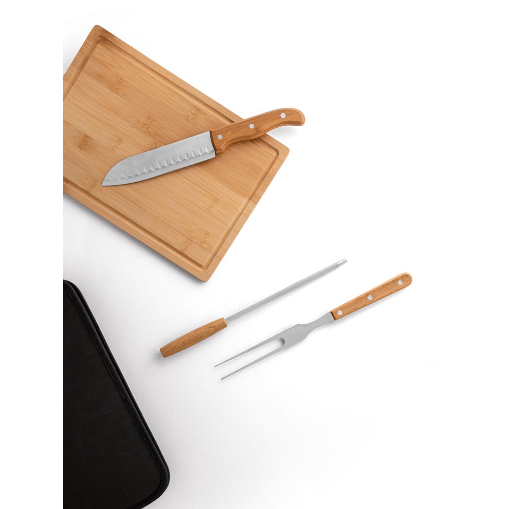 FLARE. Ensemble de 5 pièces pour barbecue en bois et acier inoxydable et une planche de bambou