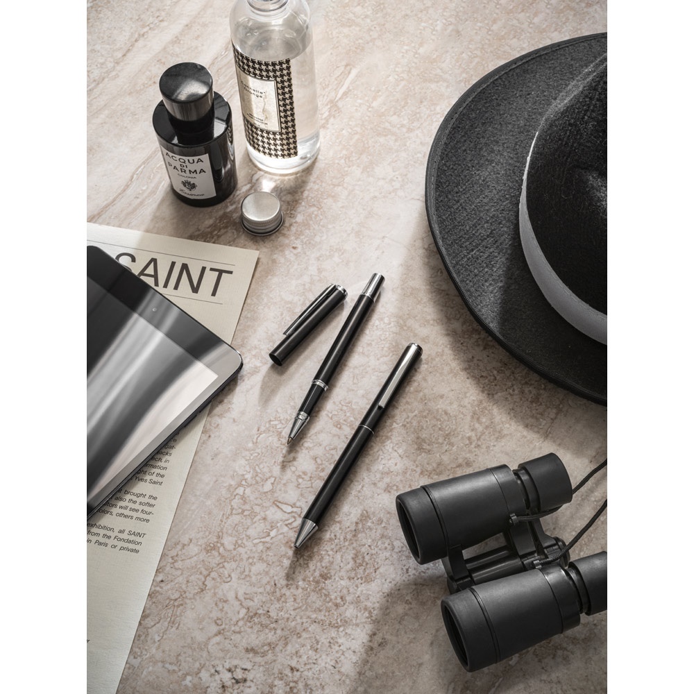 LEAH. Parure de stylo à bille et de roller en aluminium (94% rAL) avec clip