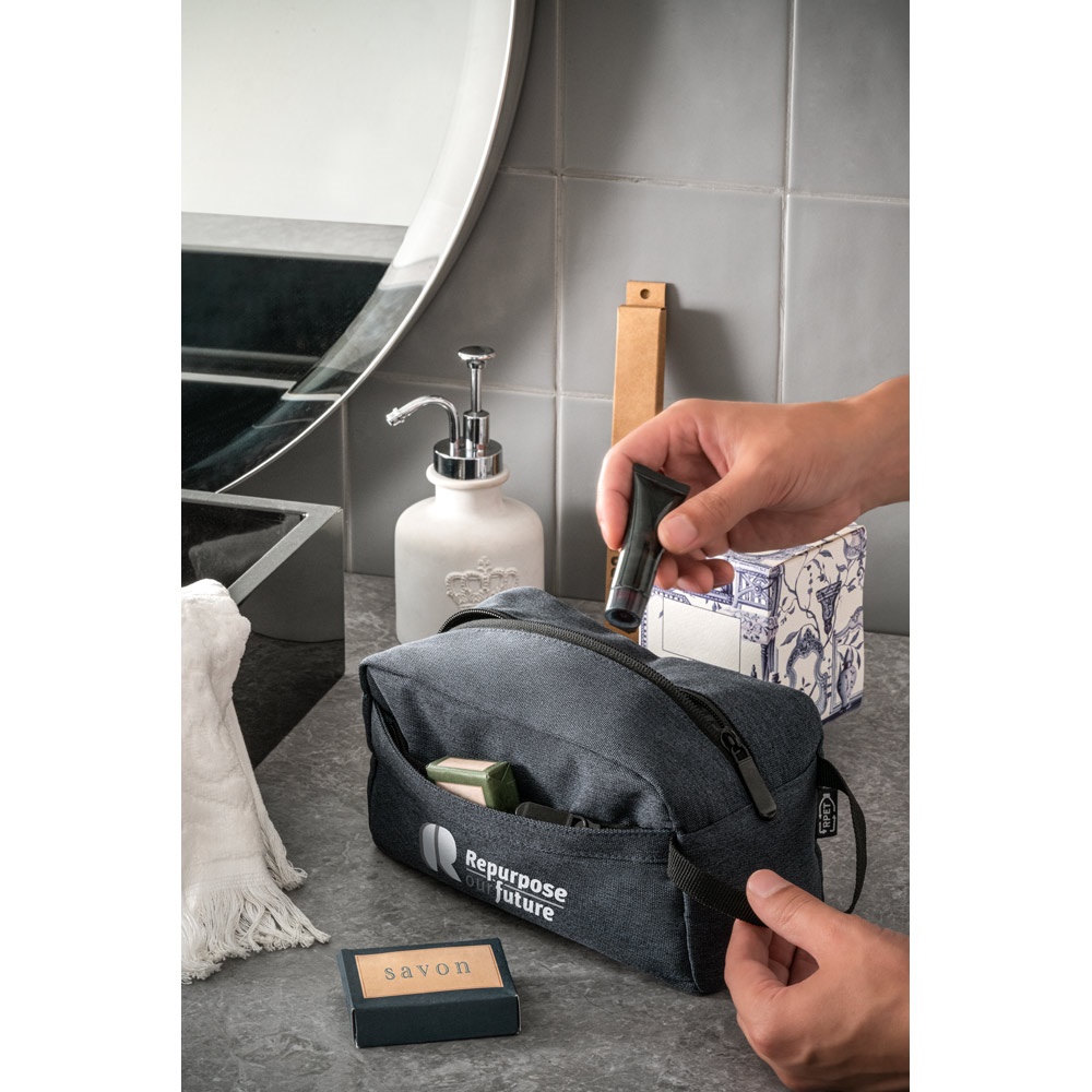 REPURPOSE BAG. Nécessaire en polyester recyclé 600D