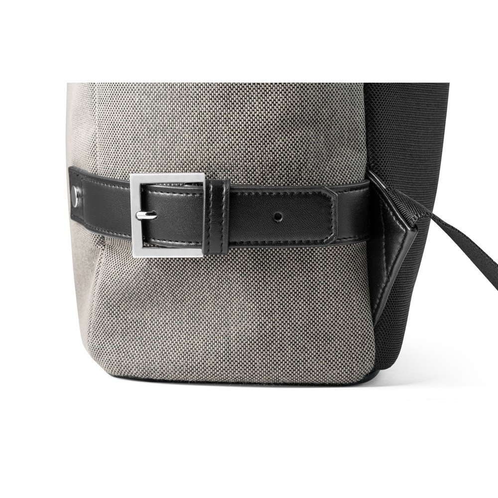 DIVERGENT BACKPACK II. Sac à dos pour ordinateur portable jusqu'à 15.6'' en tissu et PU