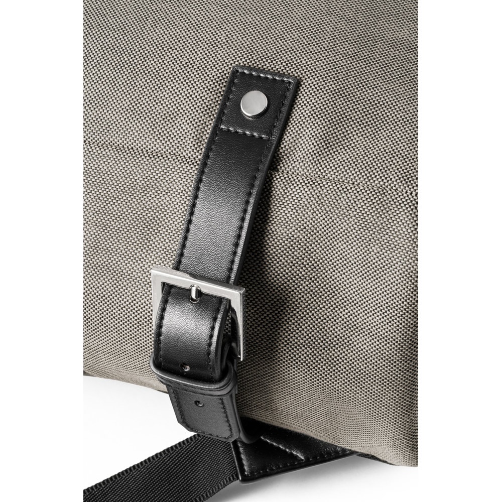 DIVERGENT BACKPACK II. Sac à dos pour ordinateur portable jusqu'à 15.6'' en tissu et PU