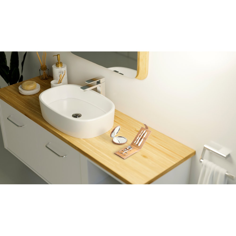 ZENA. Set de manucure en liège avec pièces en acier inoxydable