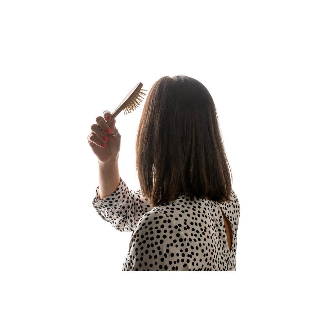 DERN. Brosse à cheveux en bois avec dents en bambou