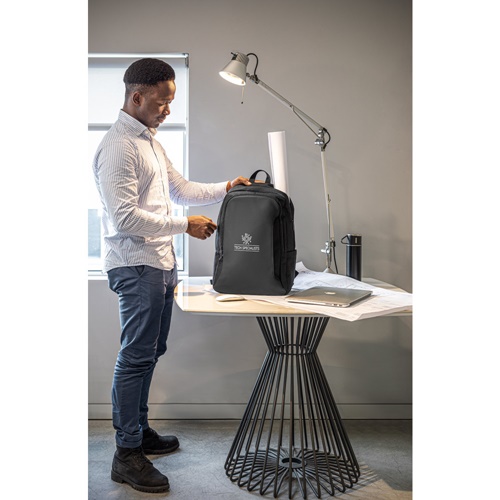 DRAMMEN. Mochila para computador portátil em poliéster reciclado 600D de alta densidade