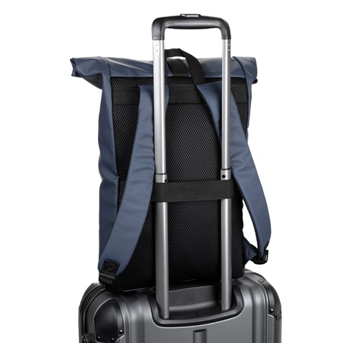 PORTLAND. A mochila "roll top" em PU com bolso para computador portátil 16"