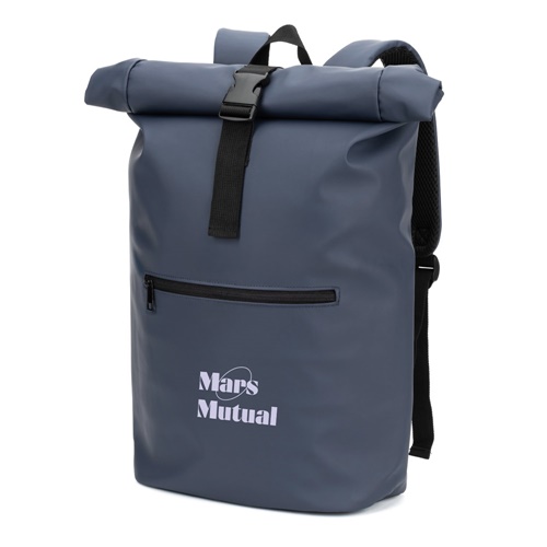 PORTLAND. A mochila "roll top" em PU com bolso para computador portátil 16"