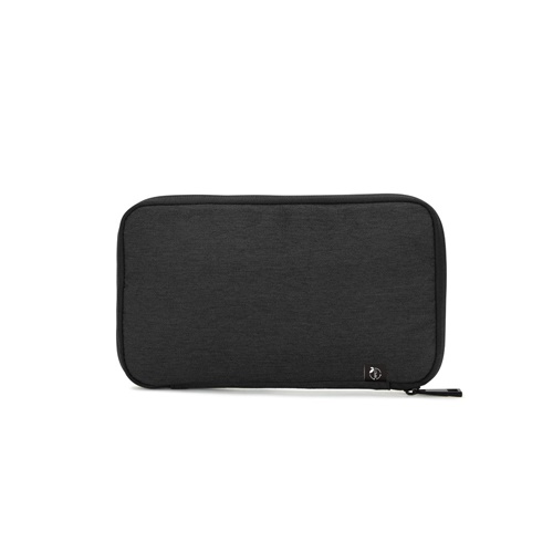Newcastle BAG. Bolsa organizadora em poliéster reciclado 600D de alta densidade com compartimento principal espaçoso para acessórios tecnológicos