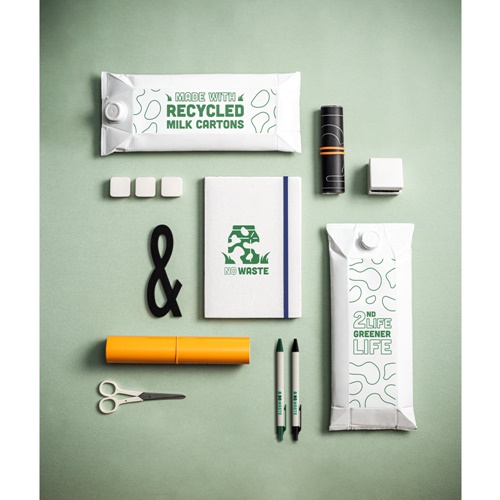 MILKY. Bloco de notas A5 com capa rígida em papel 100% reciclado
