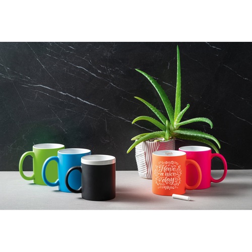 LYNCH. Caneca em cerâmica com acabamento neon 350 mL