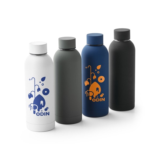 ODIN. Garrafa em aço inoxidável (36% reciclado) com acabamento em borracha 550 mL