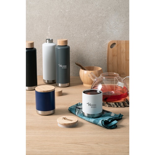 NORRE BOTTLE. Garrafa em aço inoxidável (36% reciclado) com parede dupla isolada a vácuo 640 mL