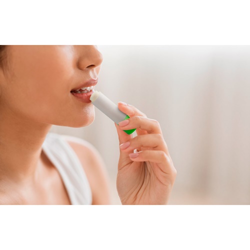 JOLIE VEGAN. Protetor labial vegan, em ABS reciclado (100% rABS) e PP, com aroma a baunilha