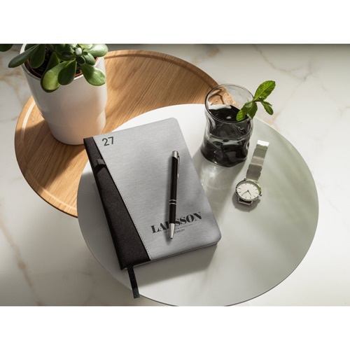 LARSSON B5. Agenda B5 em poliéster reciclado (100% rPET)