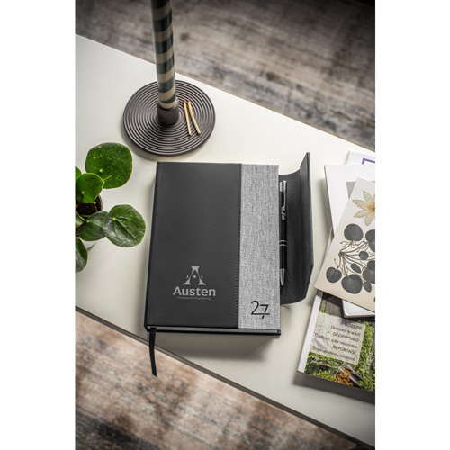 AUSTEN A5. Agenda A5 em PU (58% reciclado) e poliéster reciclado (100% rPET) 300D