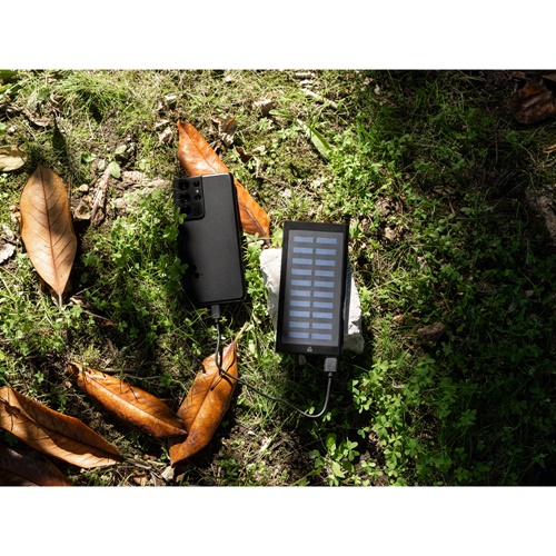 CLERK. Power bank 8'000 mAh com painel solar em alumínio 100% reciclado