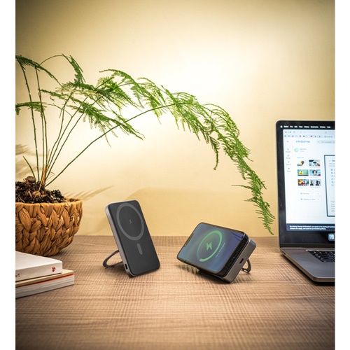 WARSHEL 10. Power bank magnética 10'000 mAh com carregador wireless super rápido 15W em ABS reciclado (100% rABS) com suporte