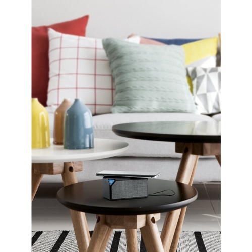 GRUBBS. Coluna de som portátil em ABS com carregamento wireless