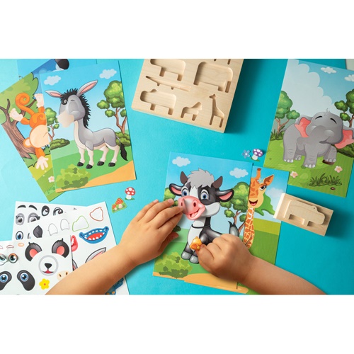 MADAGASCAR. Jogo de autocolantes composto por seis folhas