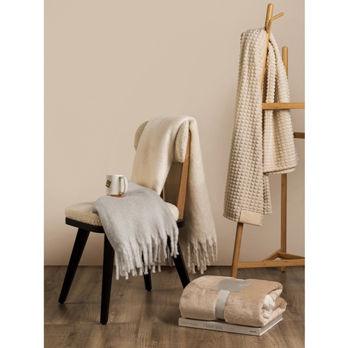 HEIDEN. Manta reversível em tecido polar (190 g/m²) com fita em cetim e cartão personalizável
