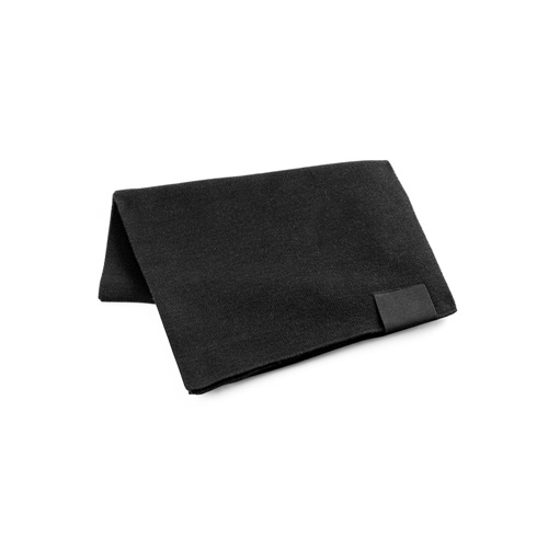 SERENITY. Cachecol em poliéster reciclado (100% rPET) com um detalhe costurado para personalização