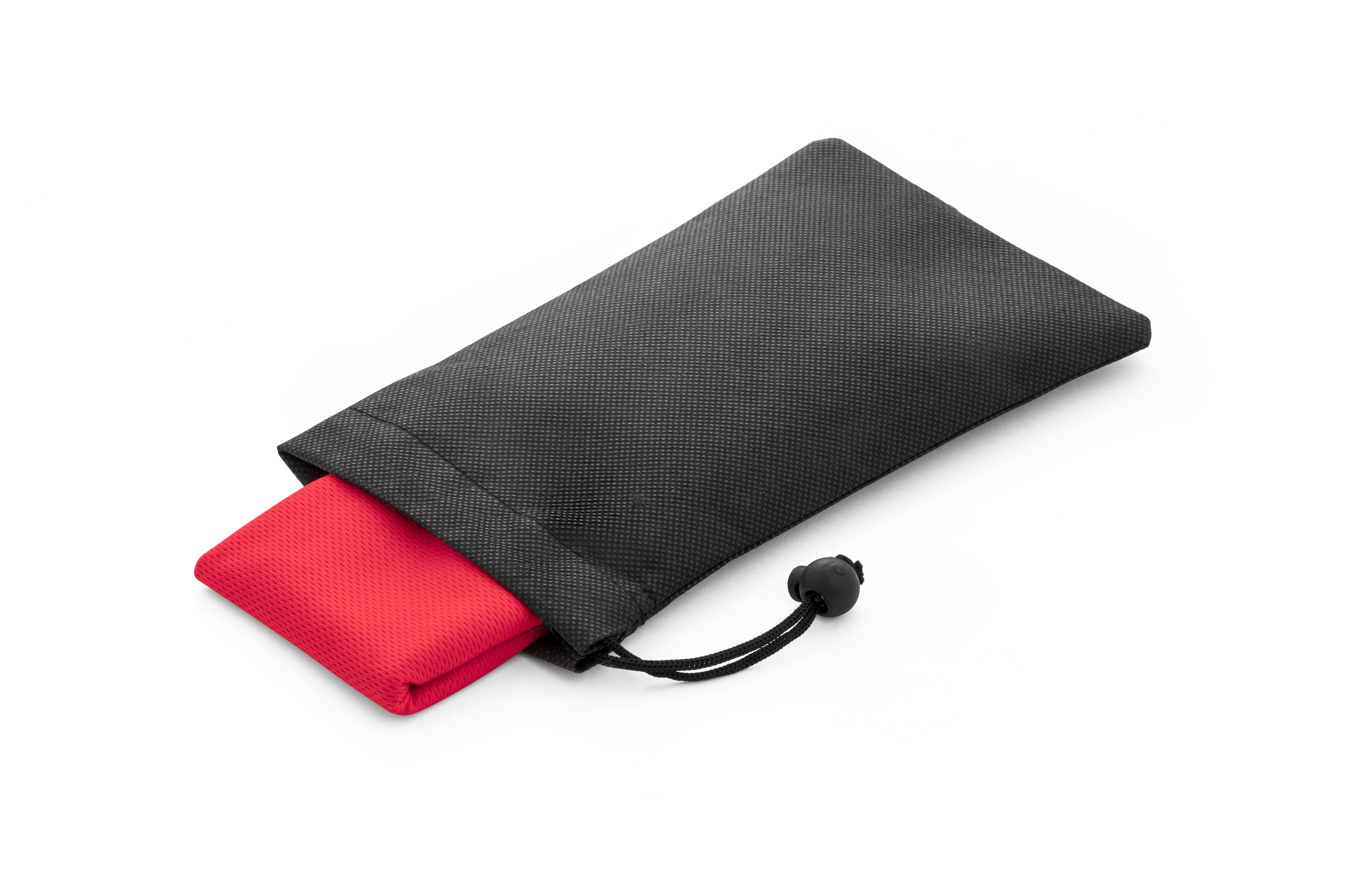 BERNAL. Toalha de desporto refrescante em poliéster reciclado (100% rPET) com bolsa em non-woven